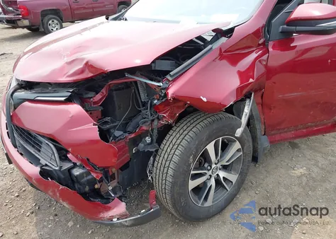 2018 Toyota Rav4 Xle z USA, uszkodzony, nr VIN JTMRFREV2JD255791